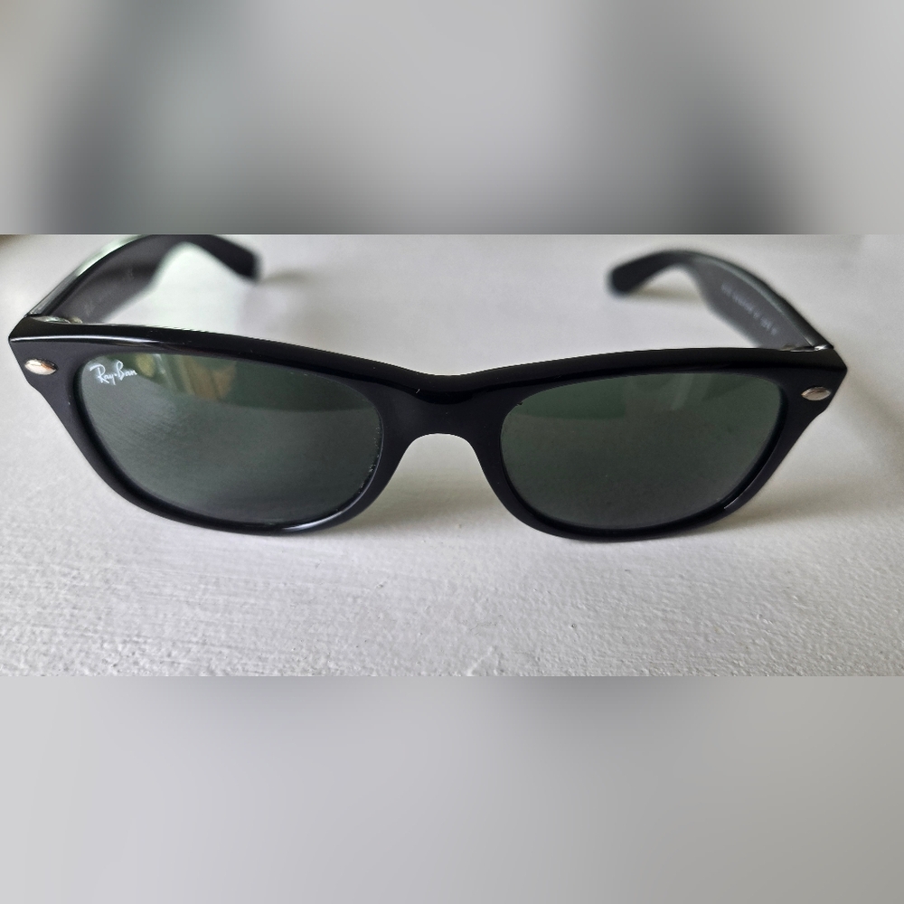 Ray-Ban Classic Black Sunglasses RB2132 New Wayfarer And Case